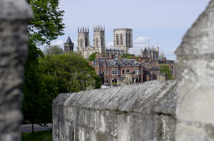 Fortified,Cities,york,Bar,Walls,With,York,Minster,In,The,Background,york,